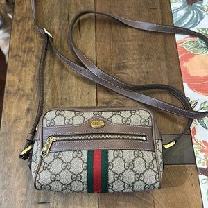 Brand new without tags. Authentic Gucci OPHIDIA GG SUPREME MINI BAG.
